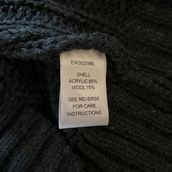 Boutique beautiful sweater with fringe - Picture 6 of 6